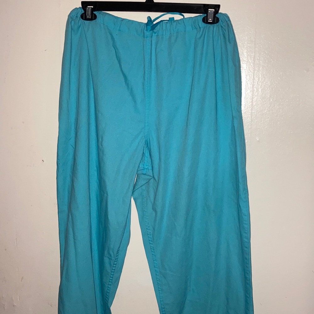 Scrub bottom color turquoise